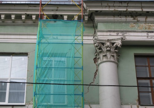 Причины возникновения трещин на фасадах здания